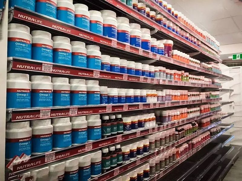 在塑料藥品罐上激光噴碼(圖1)